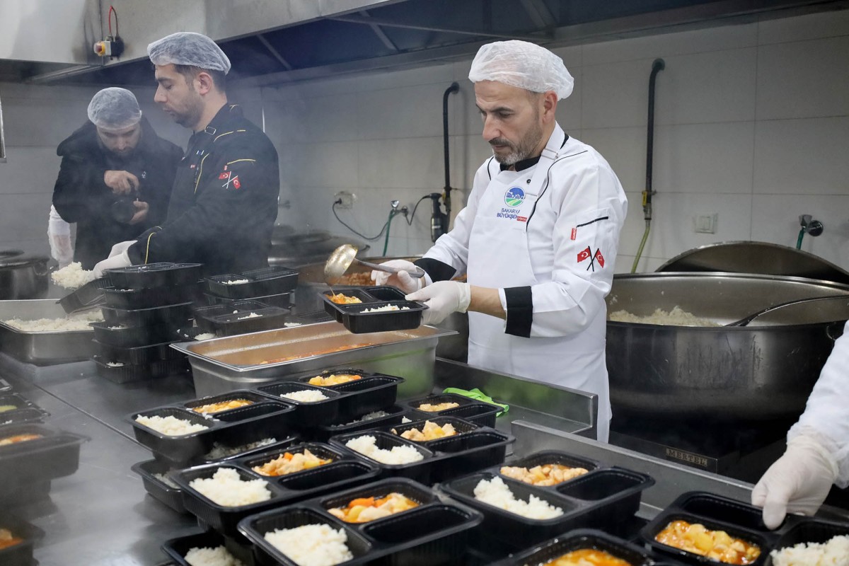 Ramazan'da 90 bin kişilik iftar yemeği Büyükşehir kazanlarında pişiyor