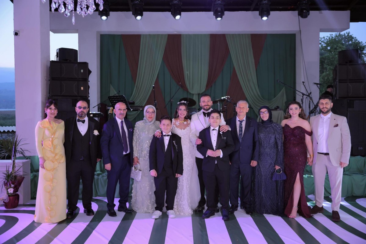 Altığ ve Bıyıklı ailesinin mutlu günü